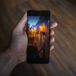 the-sony-xperia-1-v-is-amazing-in-low-light